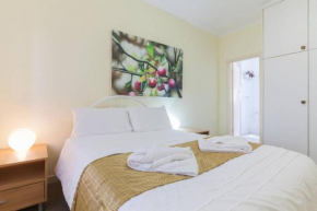 B5 Crawley Apartment 1 BRM & Sleepout near UWA